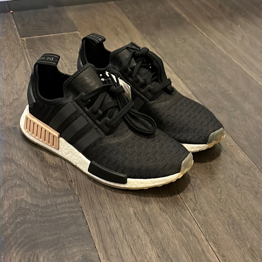 Adidas NMD_R1 NMD Boost Shoes Sneakers new CQ2011 black carbon Women’s Size 9.5